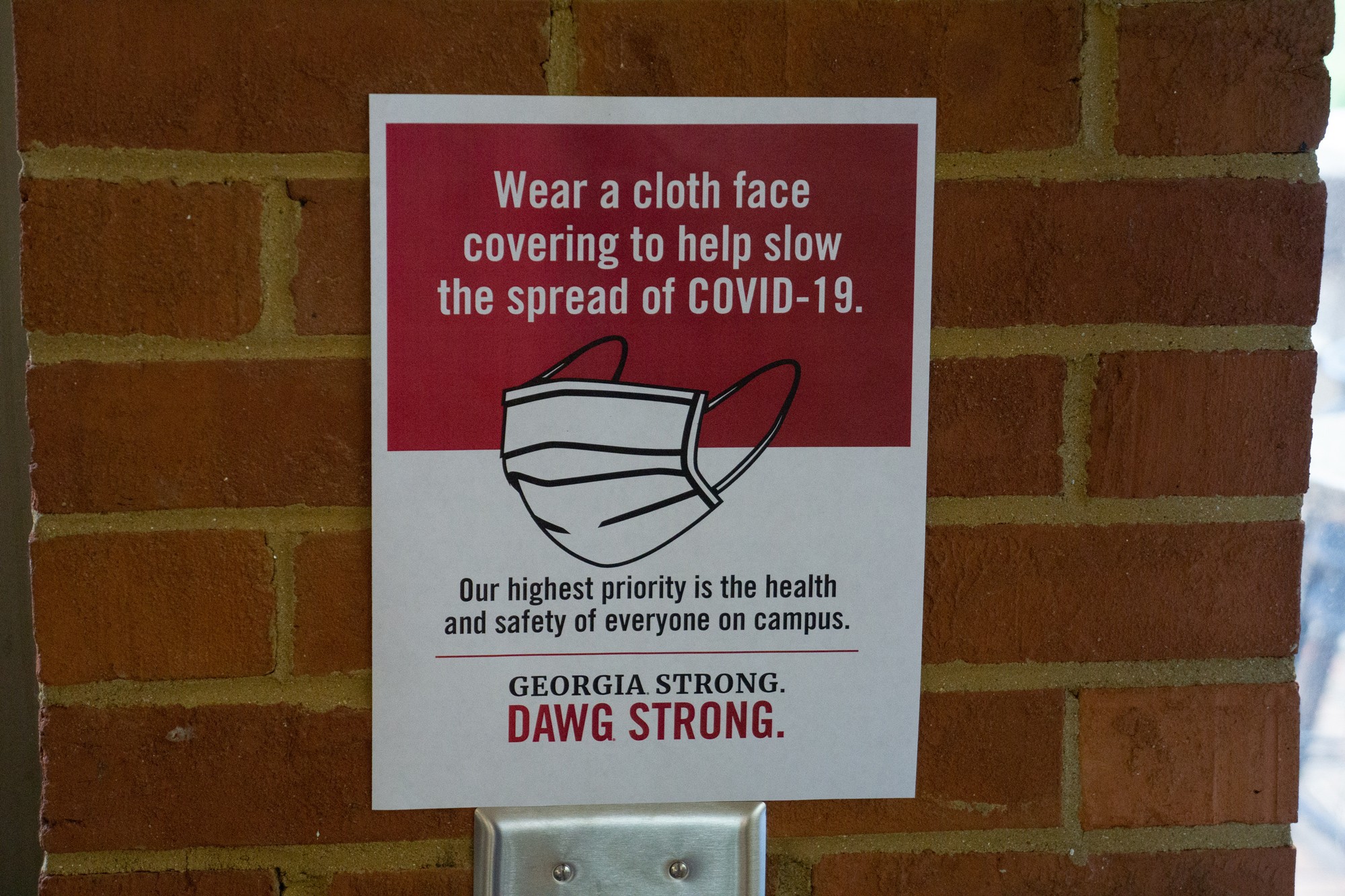 image of signage indicating the requirement of face covering in buildings
