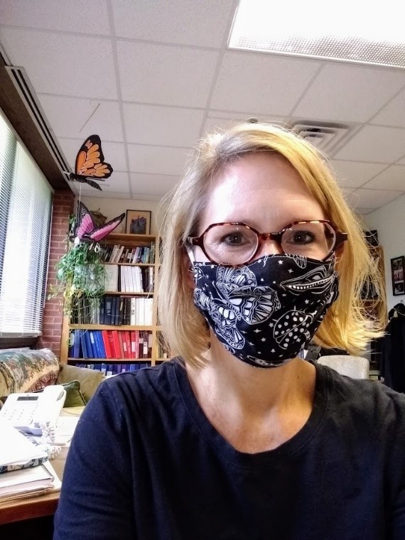 Sonia Altizer in a face mask. Photo: Sonia Altizer.